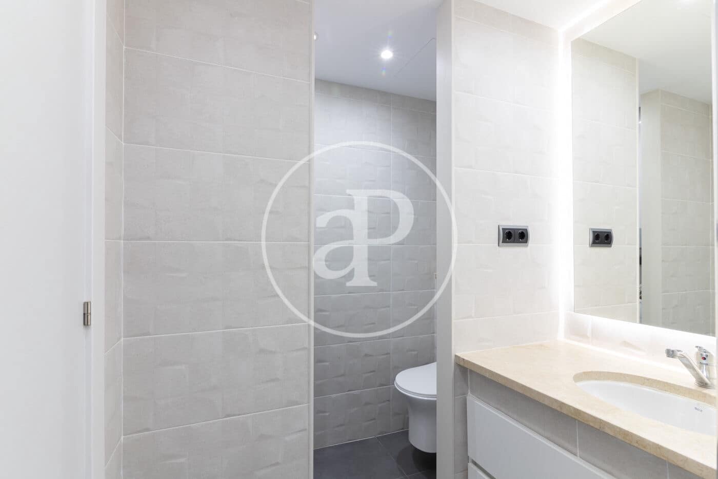 2 bedroom Apartment for rent in Barcelona city with garage - € 3,400 (Ref: 8849654)