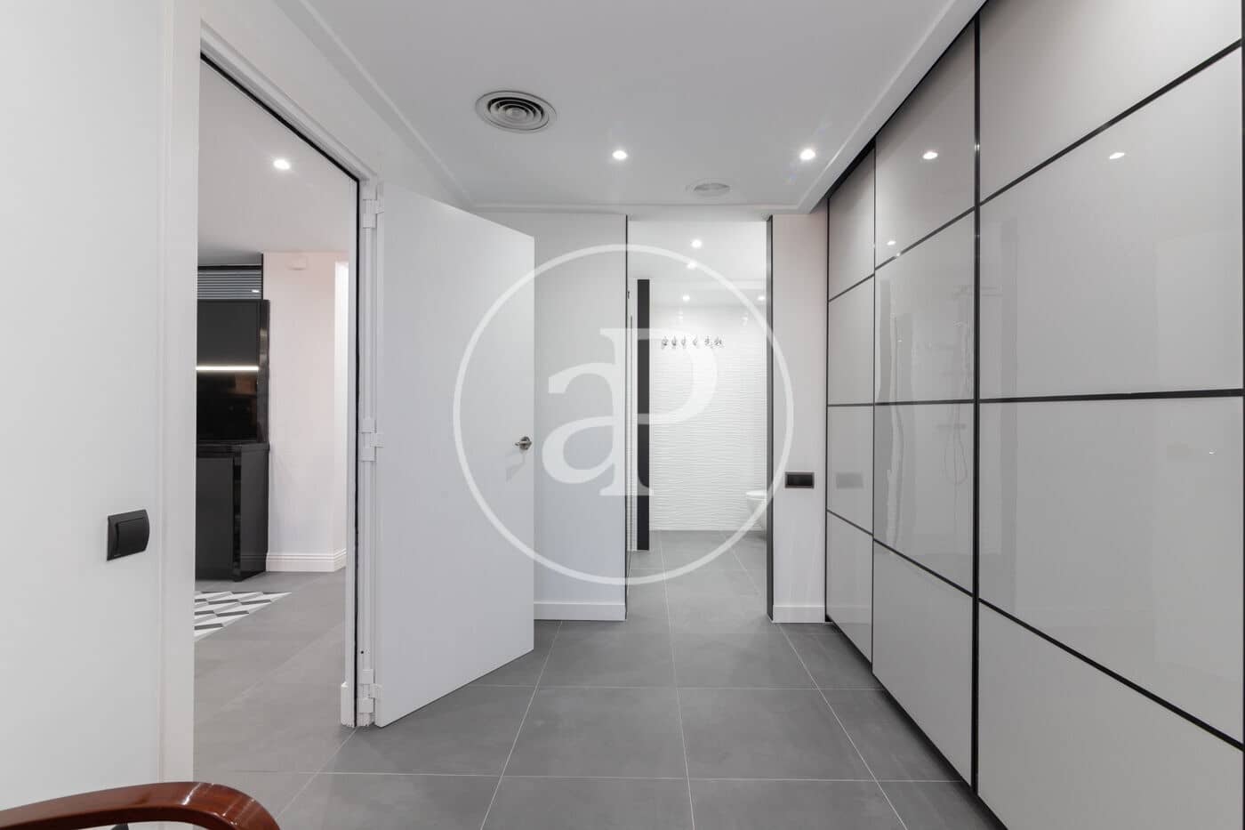 2 bedroom Apartment for rent in Barcelona city with garage - € 3,400 (Ref: 8849654)
