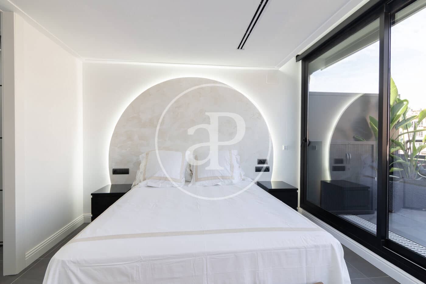 2 bedroom Apartment for rent in Barcelona city with garage - € 3,400 (Ref: 8849654)
