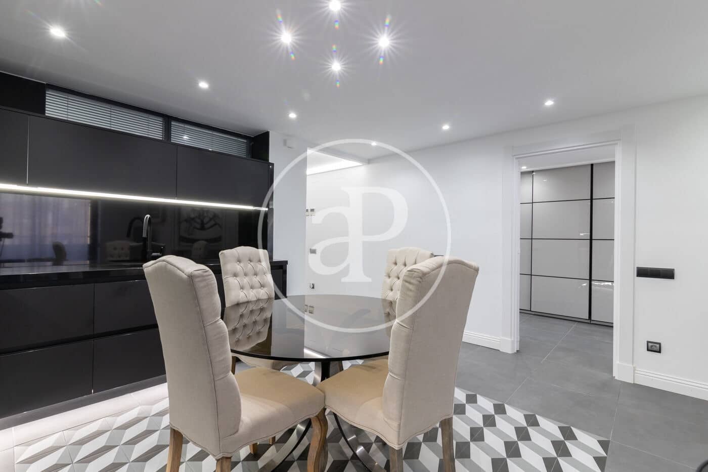2 bedroom Apartment for rent in Barcelona city with garage - € 3,400 (Ref: 8849654)