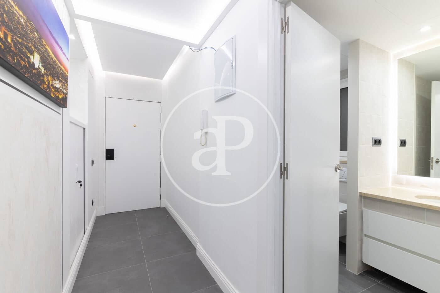 2 bedroom Apartment for rent in Barcelona city with garage - € 3,400 (Ref: 8849654)