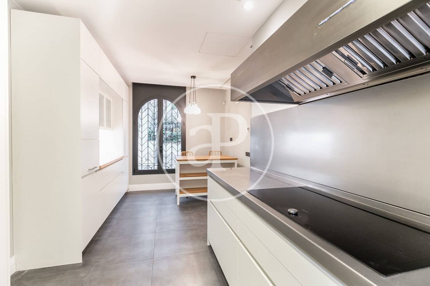 4 quarto Apartamento para arrendar em Barcelona cidade com garagem - 7 285 € (Ref: 8851729)