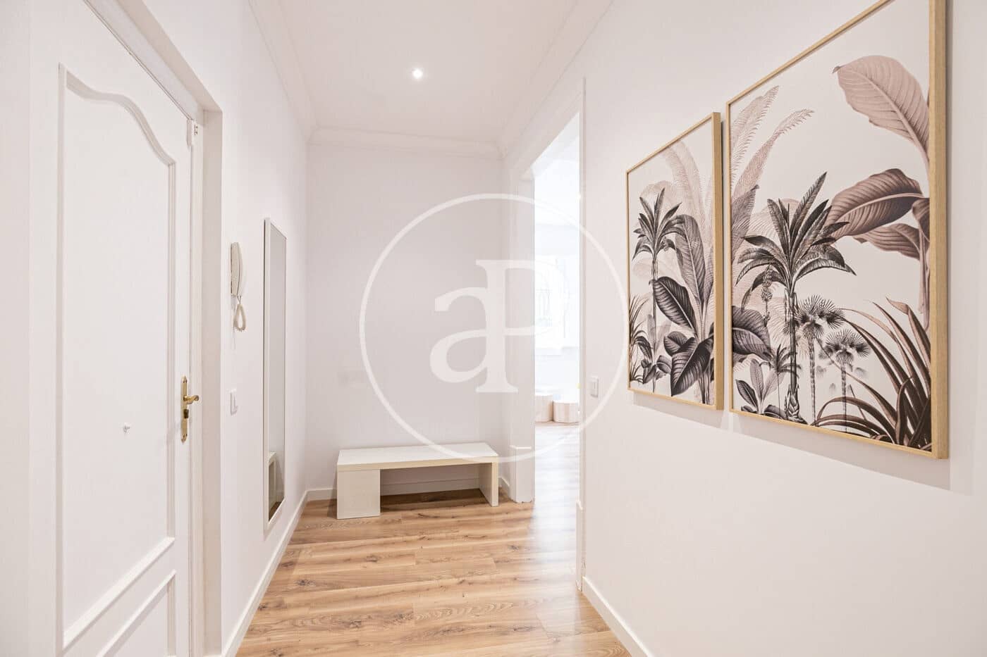 3 bedroom Apartment for rent in Barcelona city - € 2,400 (Ref: 8855033)