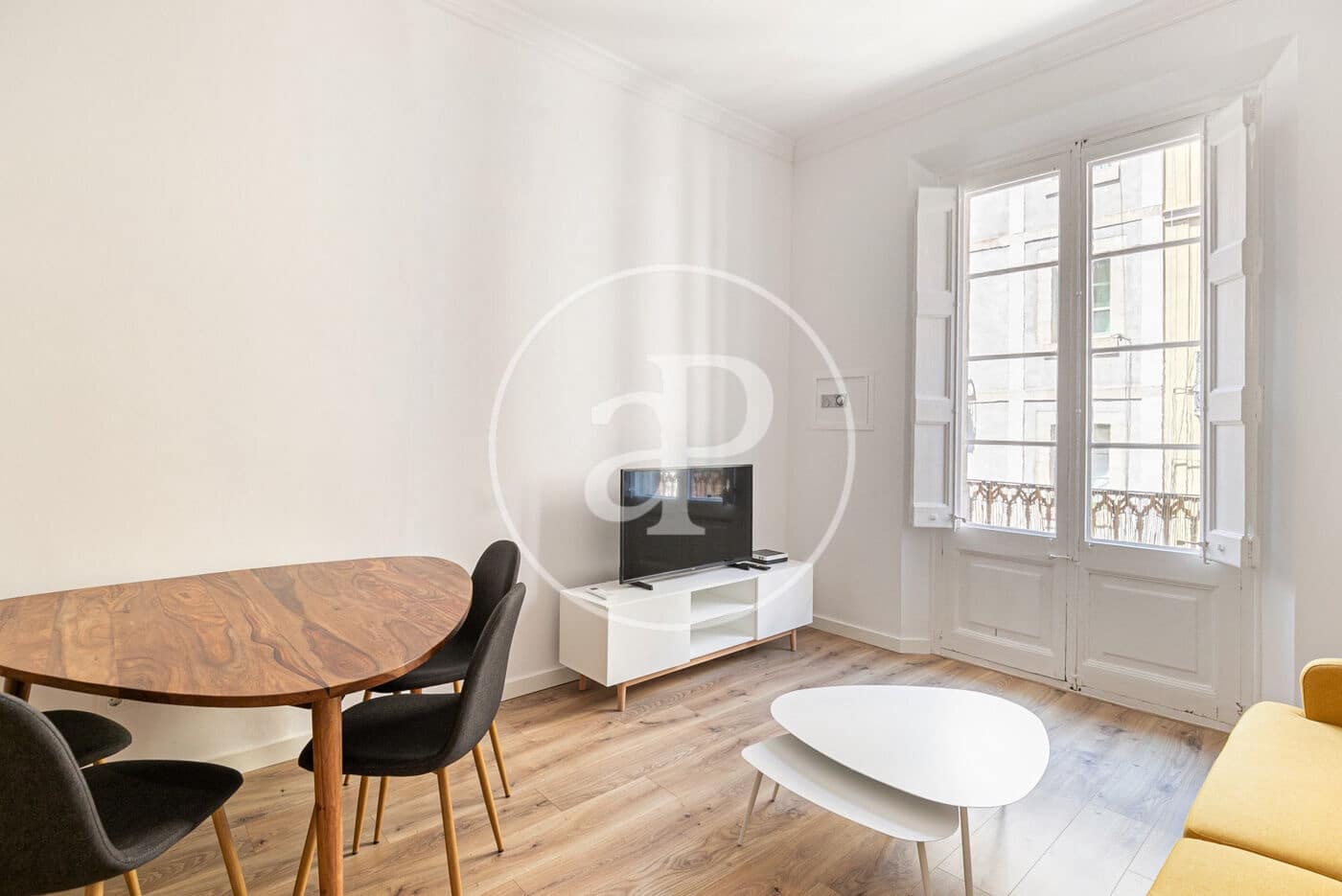 3 bedroom Apartment for rent in Barcelona city - € 2,400 (Ref: 8855033)