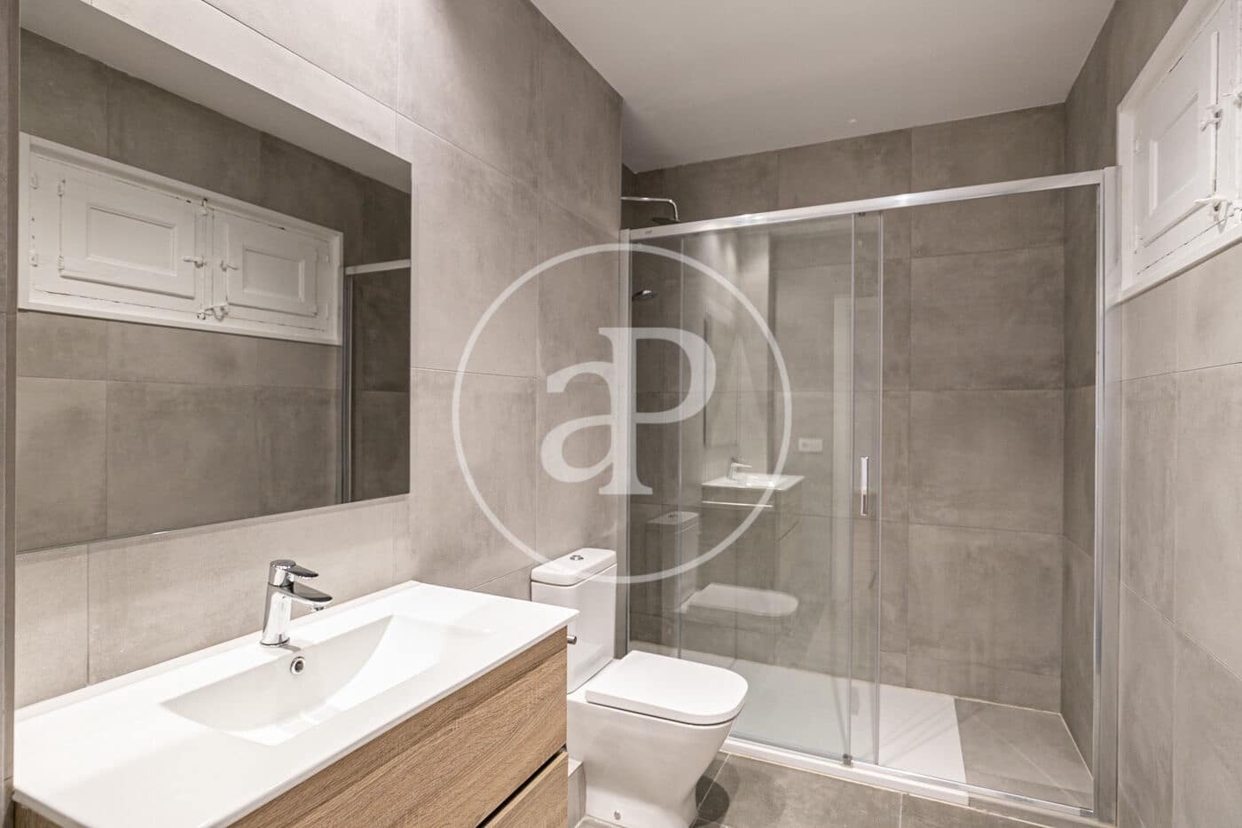 3 bedroom Apartment for rent in Barcelona city - € 2,400 (Ref: 8855033)