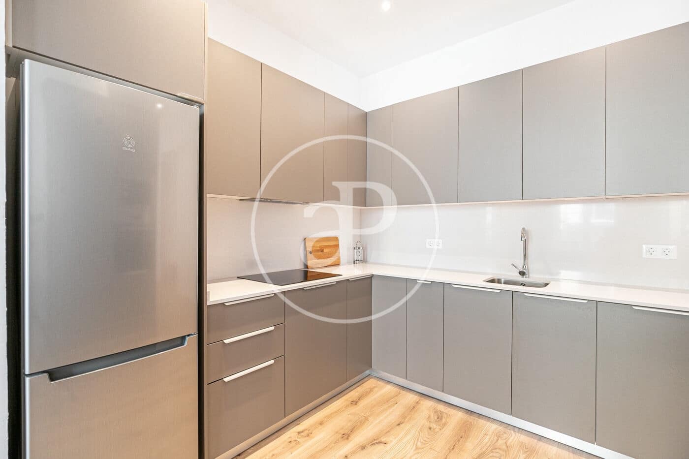 3 bedroom Apartment for rent in Barcelona city - € 2,400 (Ref: 8855033)