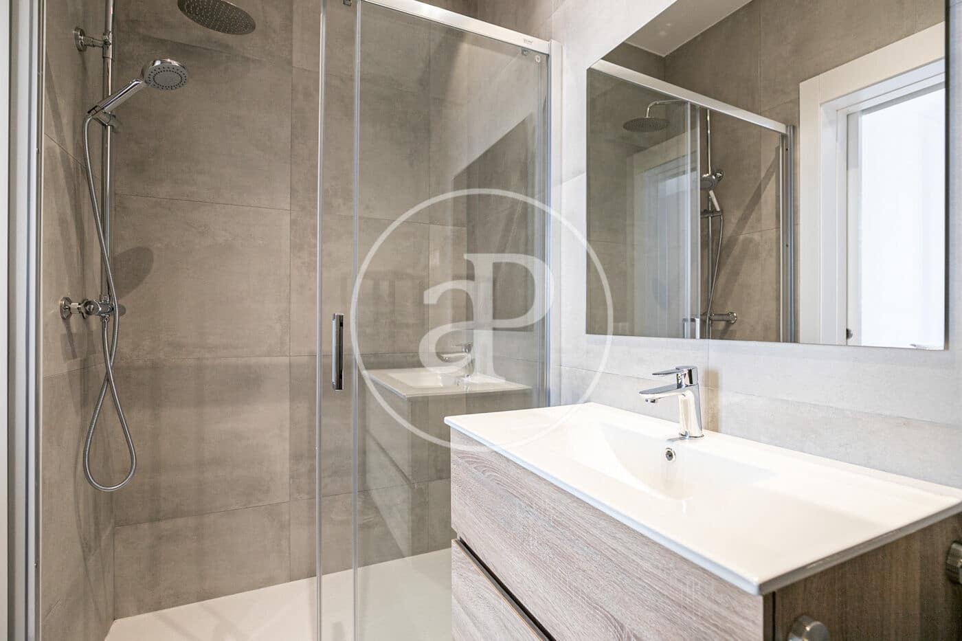 3 bedroom Apartment for rent in Barcelona city - € 2,400 (Ref: 8855033)