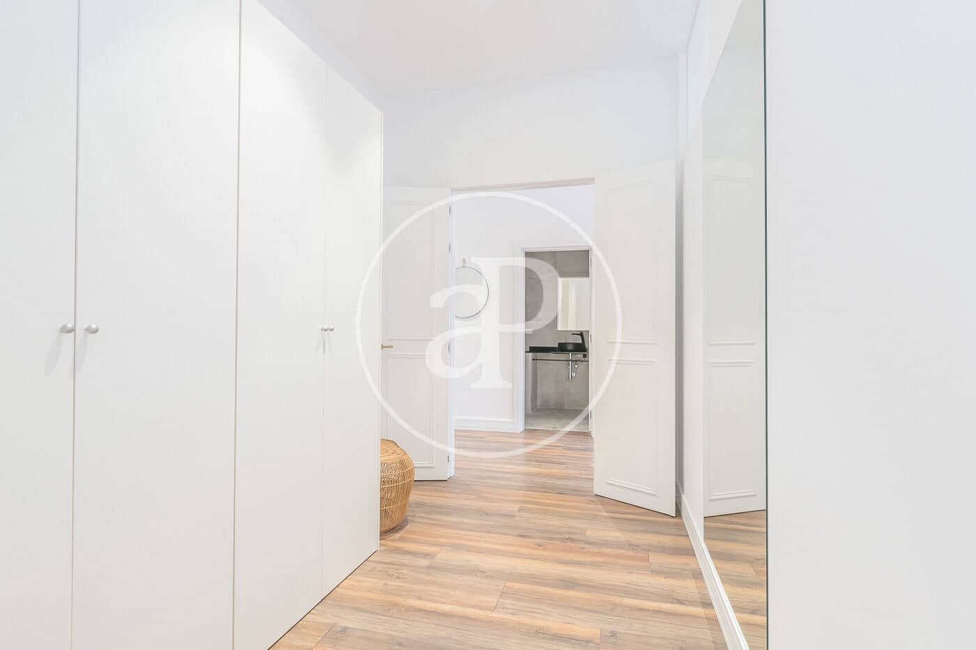 4 soveværelse Lejlighed til leje i Barcelona by - € 3.300 (Ref: 8855034)