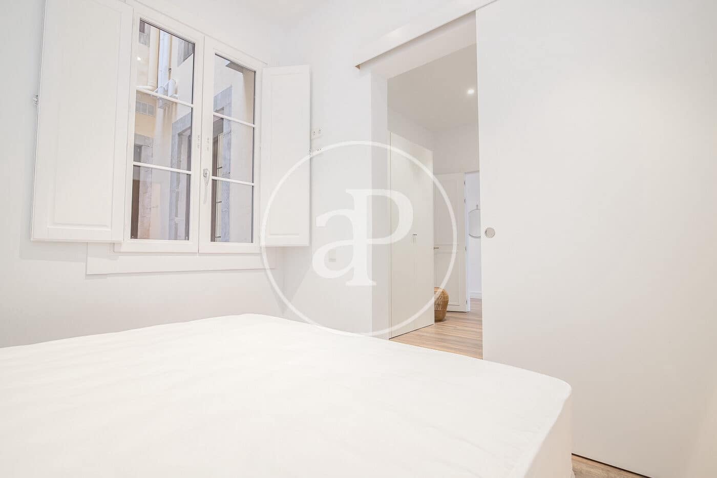 4 soveværelse Lejlighed til leje i Barcelona by - € 3.300 (Ref: 8855034)