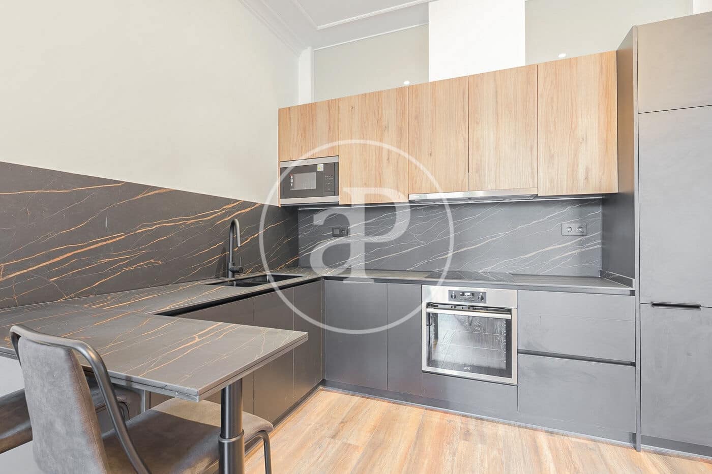 4 soveværelse Lejlighed til leje i Barcelona by - € 3.300 (Ref: 8855034)