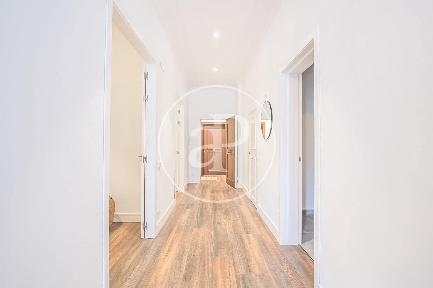 4 soveværelse Lejlighed til leje i Barcelona by - € 3.300 (Ref: 8855034)