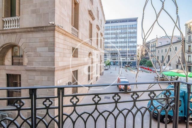 4 soveværelse Lejlighed til leje i El Barri Gòtic, Barcelona by - € 3.300 (Ref: 8855034)