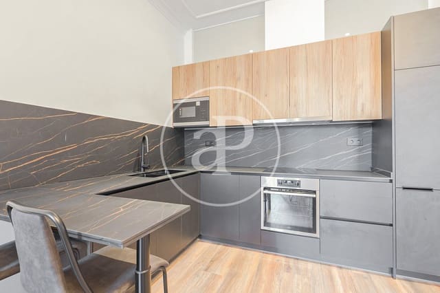 4 soveværelse Lejlighed til leje i El Barri Gòtic, Barcelona by - € 3.300 (Ref: 8855034)