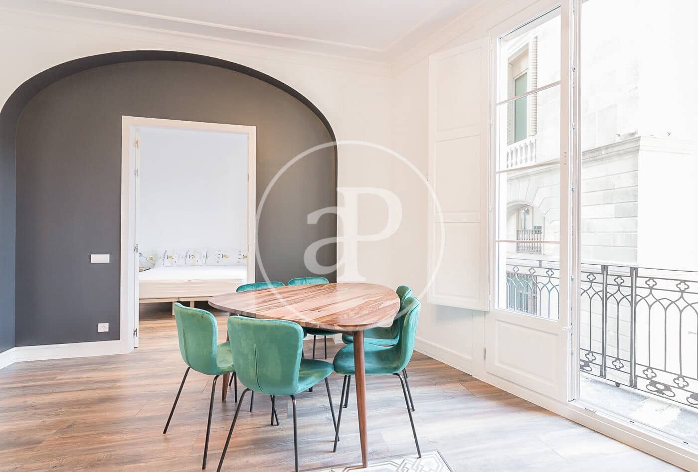 4 soveværelse Lejlighed til leje i Barcelona by - € 3.300 (Ref: 8855034)