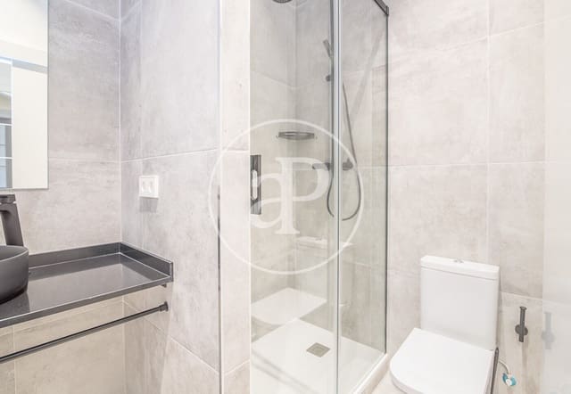 4 soveværelse Lejlighed til leje i El Barri Gòtic, Barcelona by - € 3.300 (Ref: 8855034)