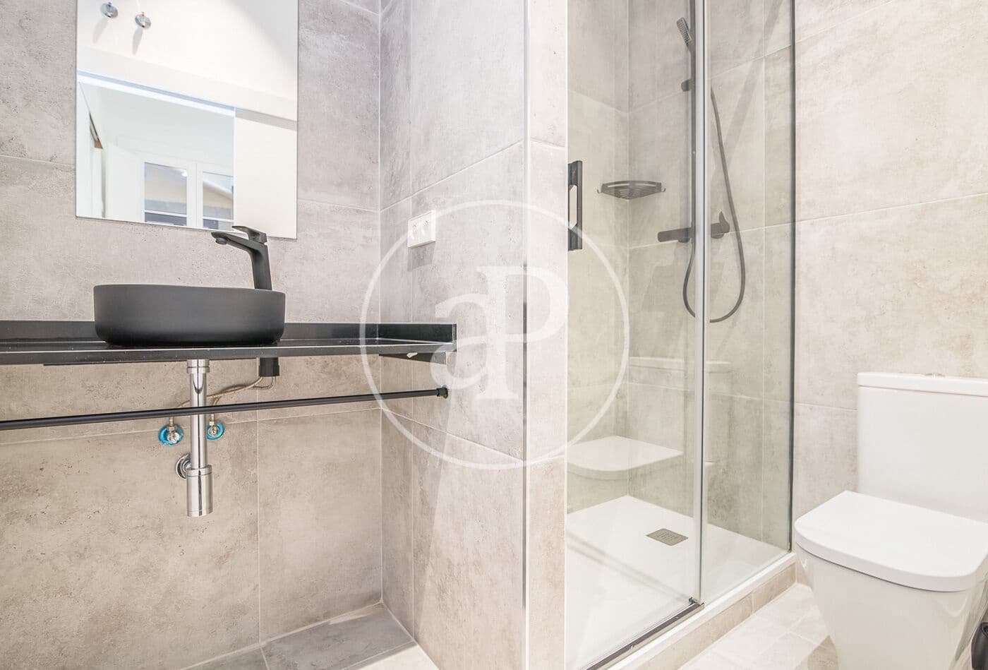 4 soveværelse Lejlighed til leje i Barcelona by - € 3.300 (Ref: 8855034)