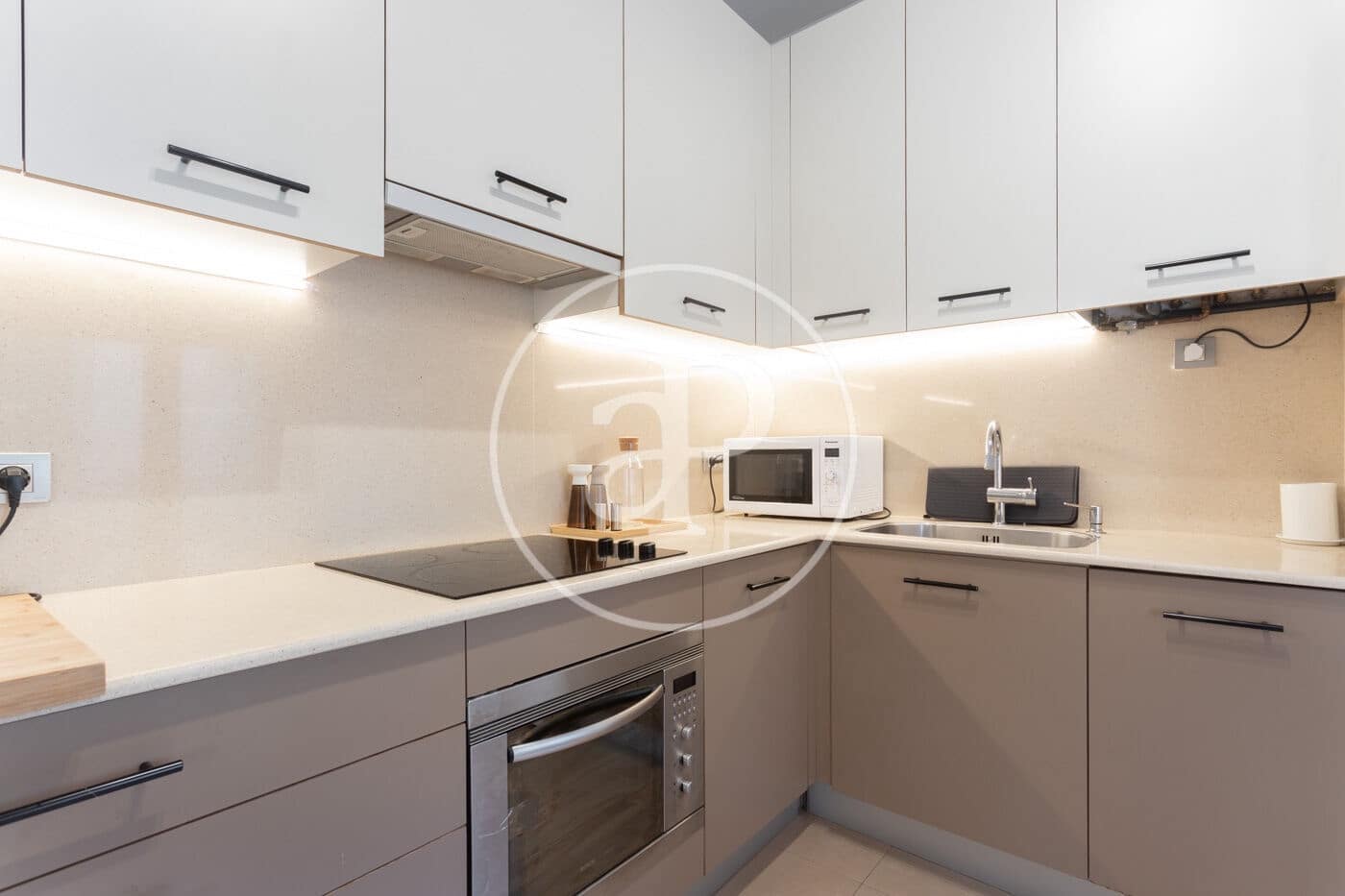 2 slaapkamer Appartement te huur in Barcelona stad - € 1.918 (Ref: 8857749)