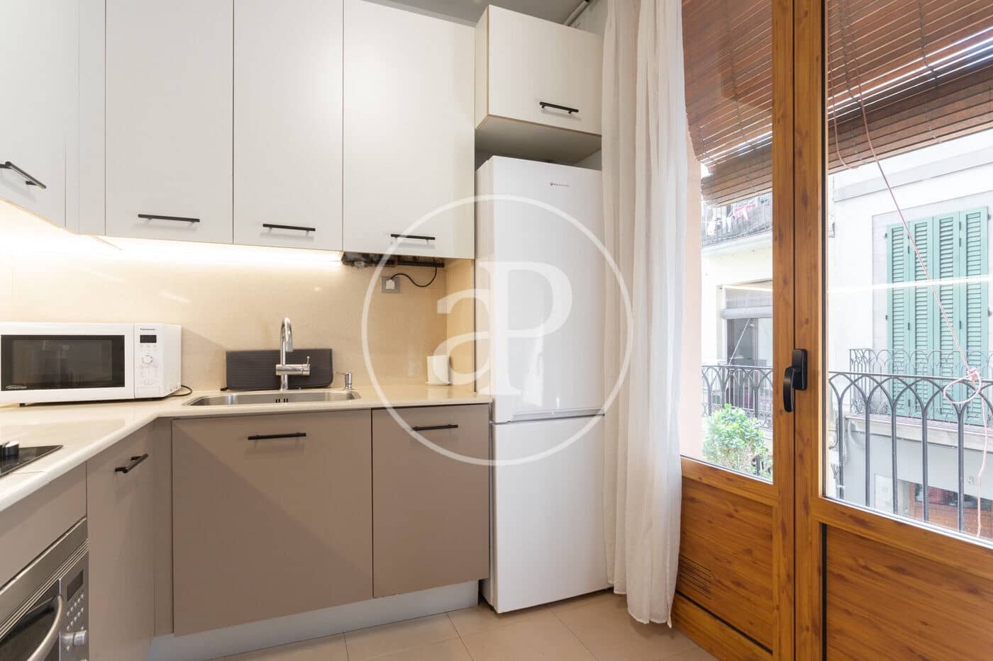 2 slaapkamer Appartement te huur in Barcelona stad - € 1.918 (Ref: 8857749)