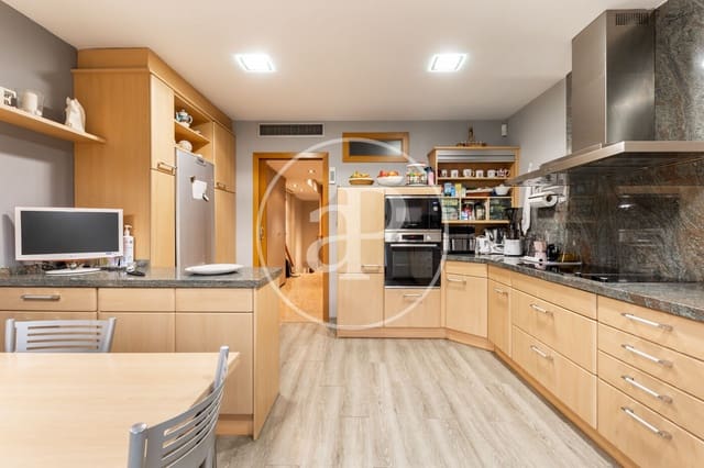 Chalet de 6 habitaciones en Sabadell en venta - 775.000 € (Ref: 8874685)