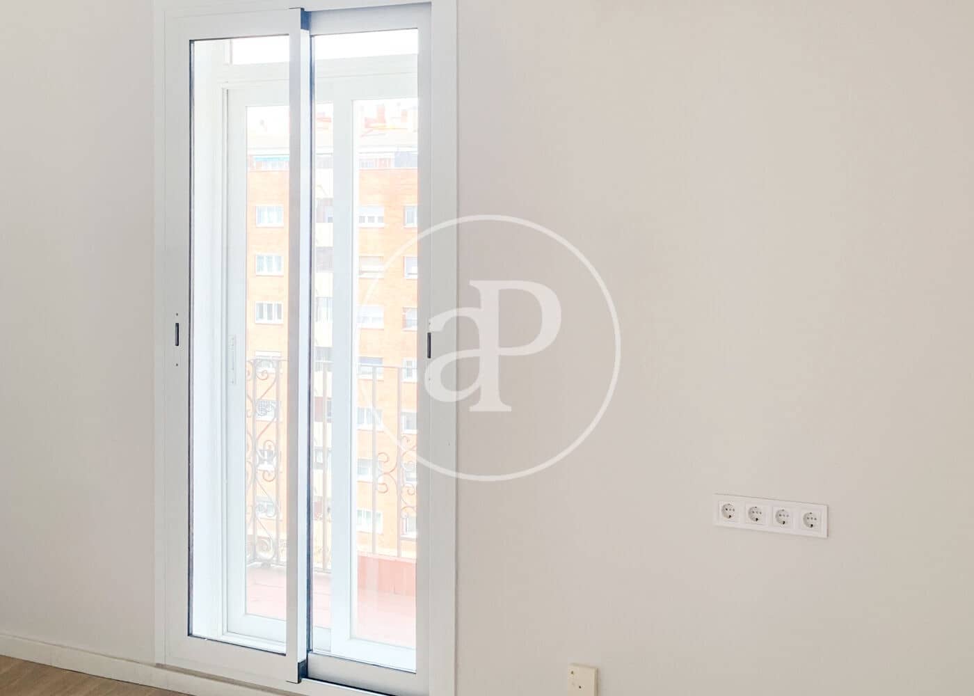 Apartamento de 3 habitaciones en Barcelona ciudad en venta - 359.000 € (Ref: 8874688)
