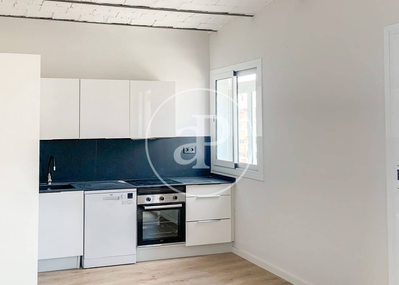 Apartamento de 3 habitaciones en Barcelona ciudad en venta - 359.000 € (Ref: 8874688)