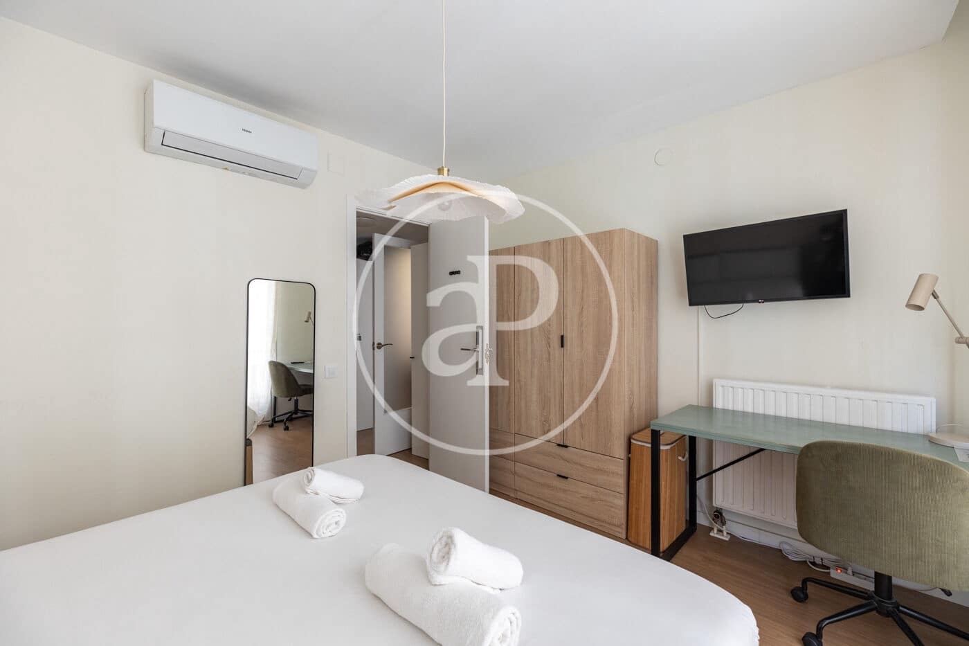 4 bedroom Apartment for sale in Barcelona city - € 735,000 (Ref: 8880073)