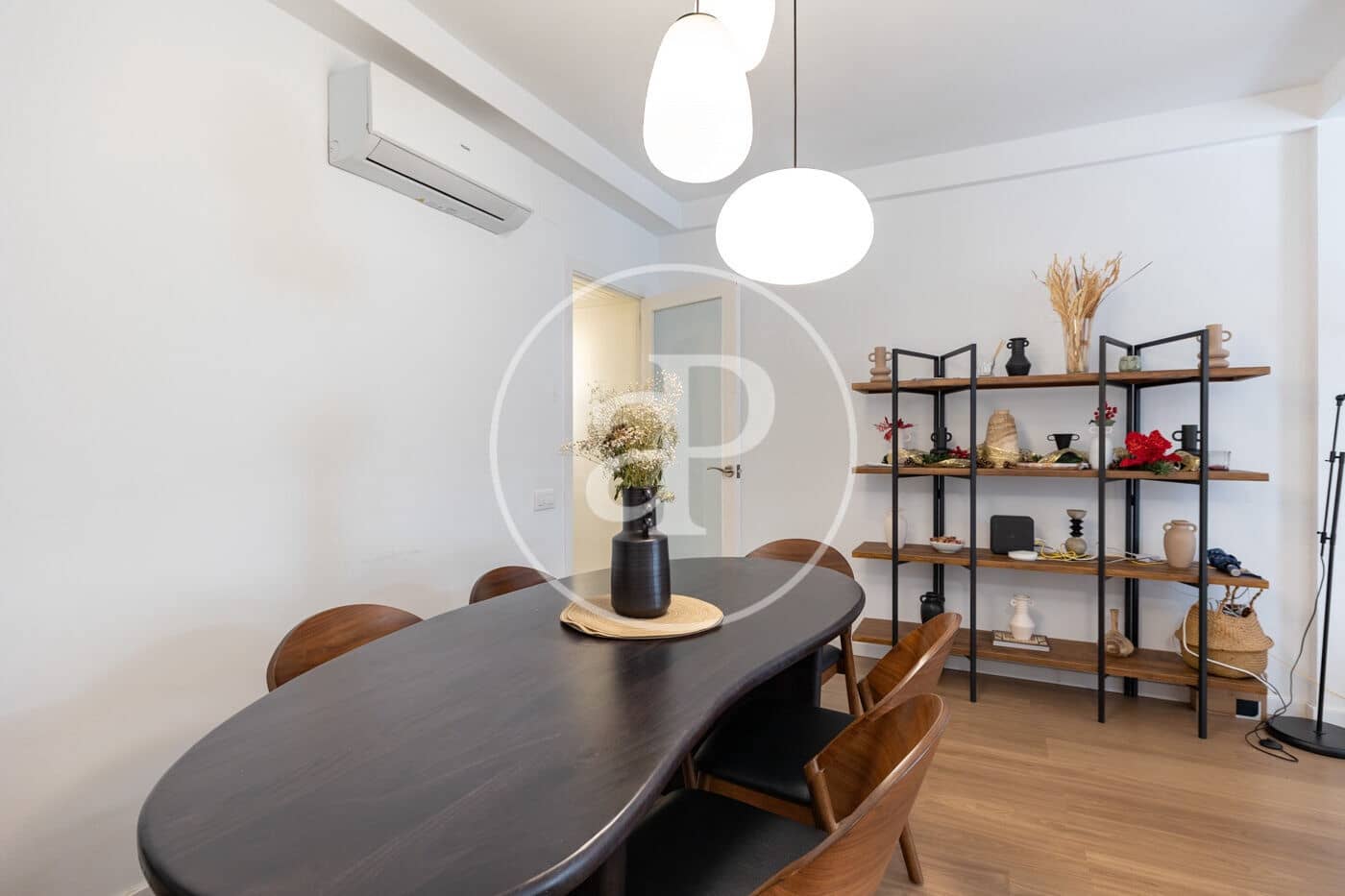 4 bedroom Apartment for sale in Barcelona city - € 735,000 (Ref: 8880073)