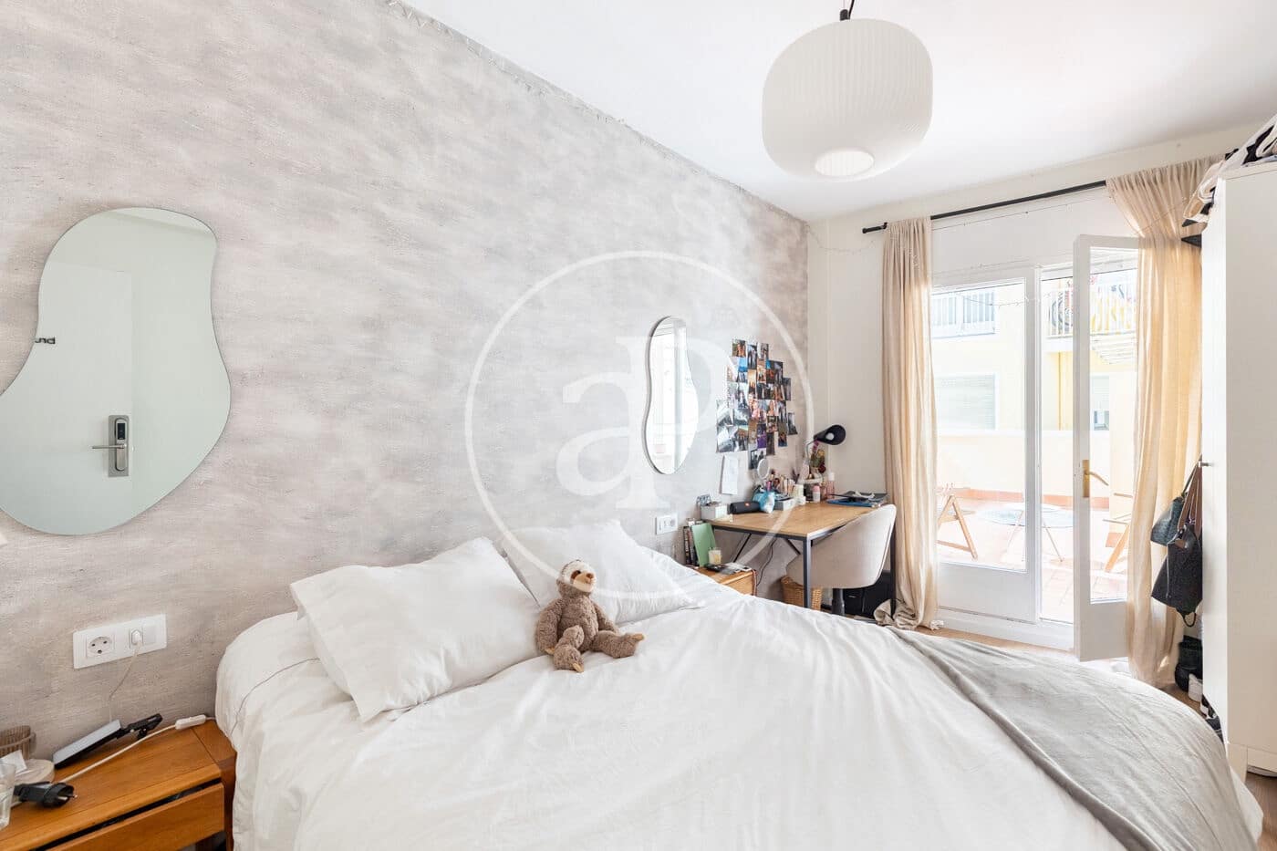 4 bedroom Apartment for sale in Barcelona city - € 735,000 (Ref: 8880073)