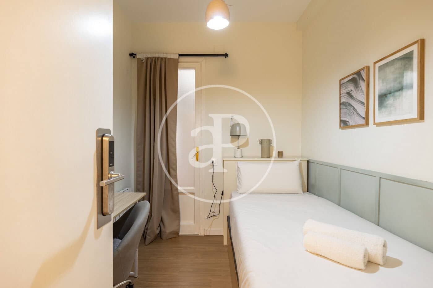 4 bedroom Apartment for sale in Barcelona city - € 735,000 (Ref: 8880073)