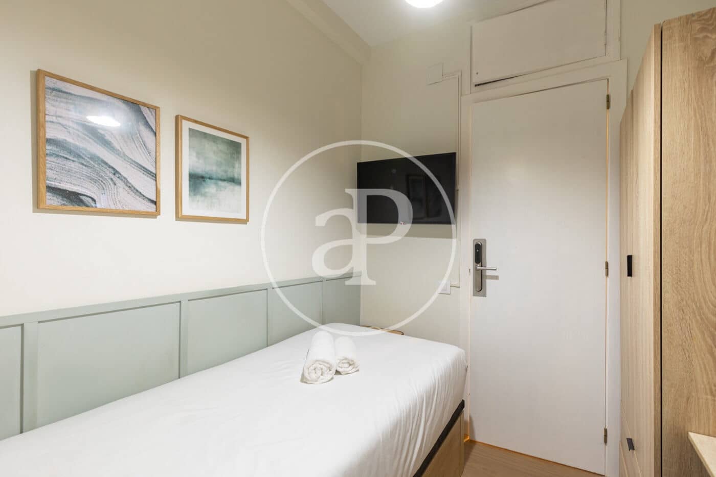 4 bedroom Apartment for sale in Barcelona city - € 735,000 (Ref: 8880073)