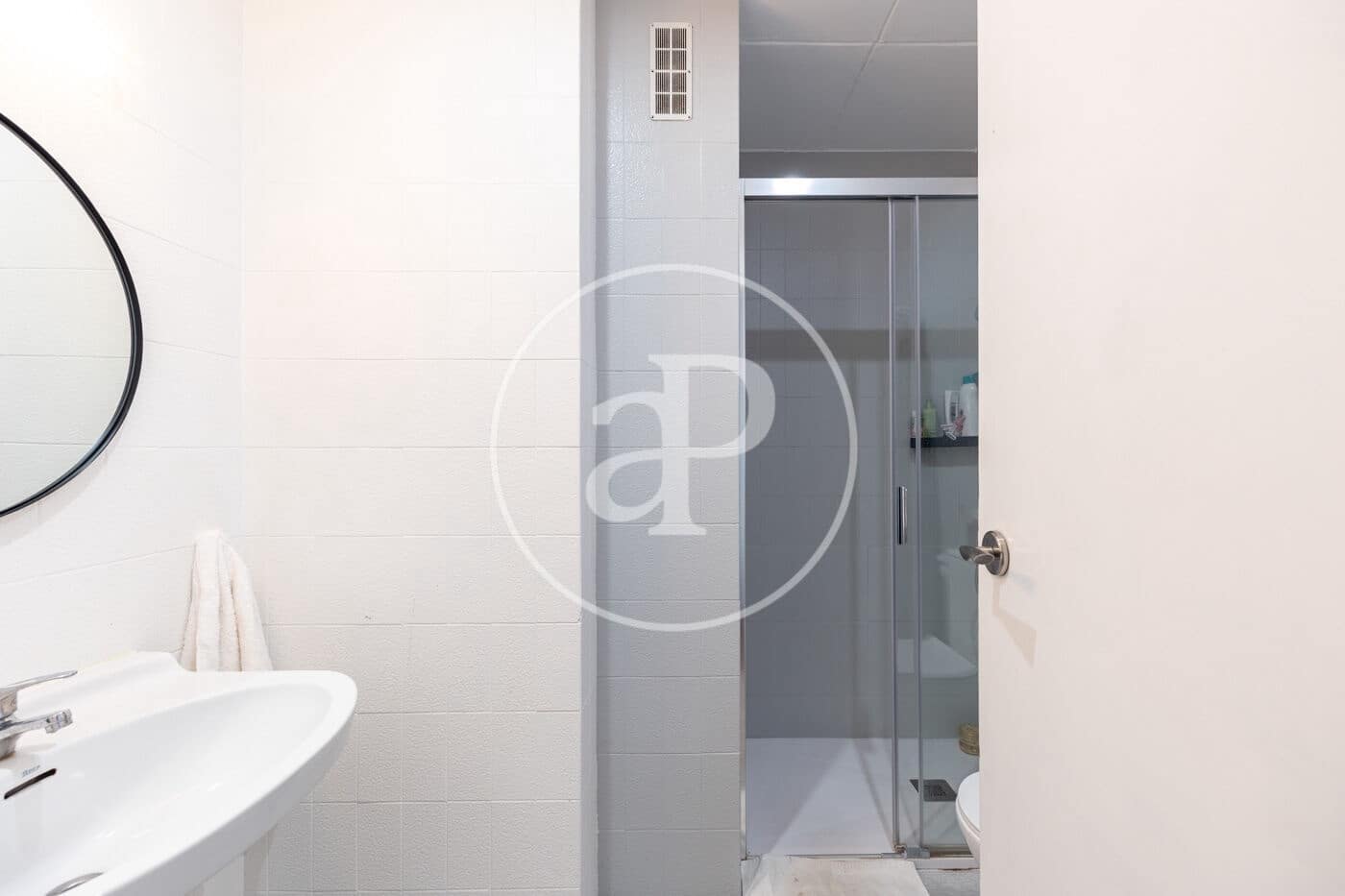4 bedroom Apartment for sale in Barcelona city - € 735,000 (Ref: 8880073)