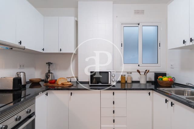 4 bedroom Apartment for sale in Sant Gervasi - La Bonanova, Barcelona city - € 735,000 (Ref: 8880073)
