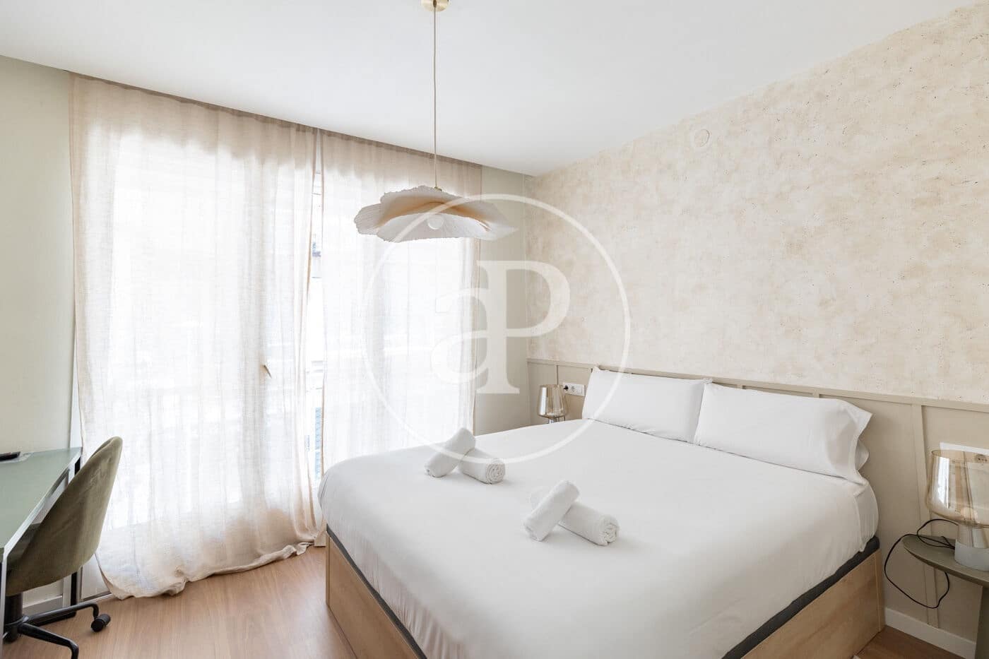 4 bedroom Apartment for sale in Barcelona city - € 735,000 (Ref: 8880073)