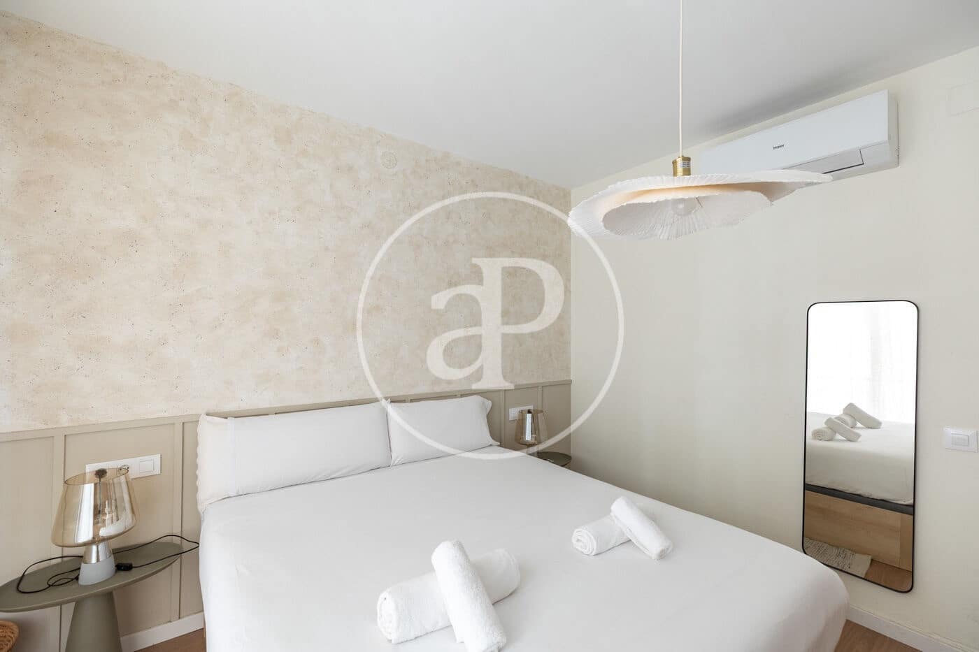 4 bedroom Apartment for sale in Barcelona city - € 735,000 (Ref: 8880073)
