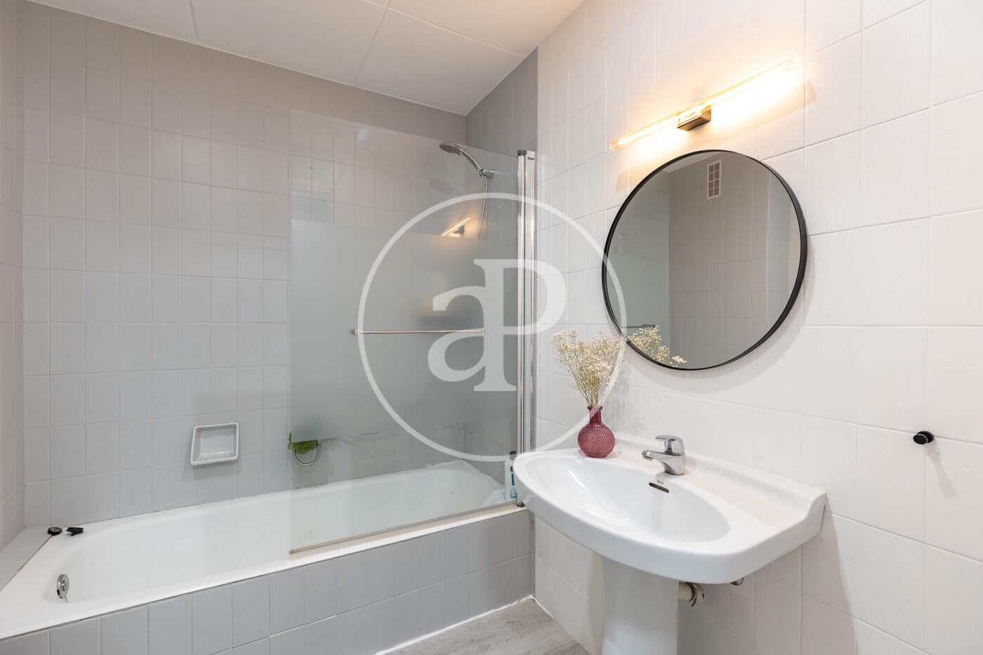 4 bedroom Apartment for sale in Barcelona city - € 735,000 (Ref: 8880073)