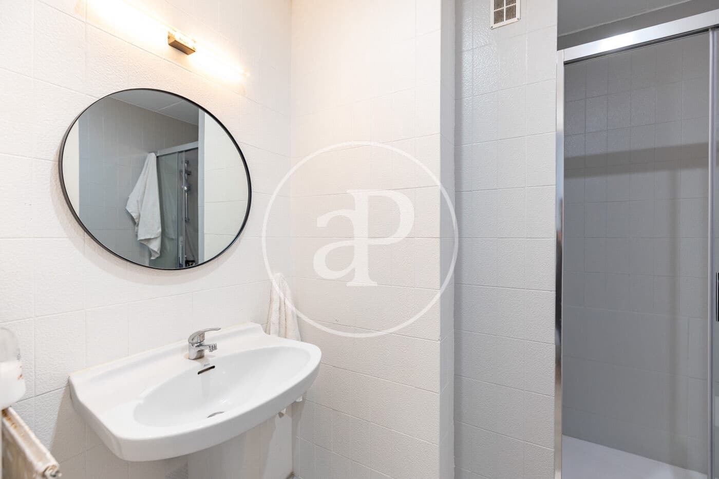 4 bedroom Apartment for sale in Barcelona city - € 735,000 (Ref: 8880073)