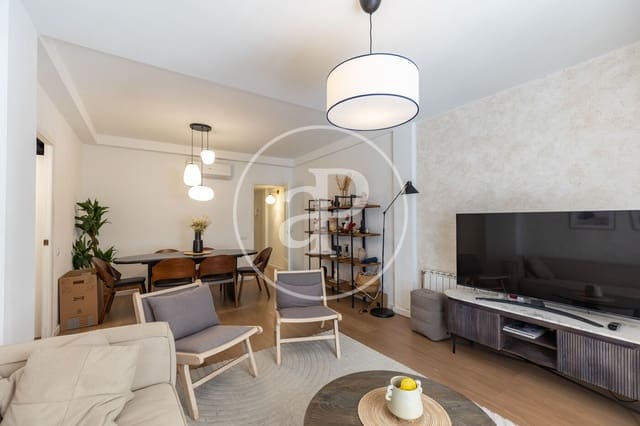 4 bedroom Apartment for sale in Sant Gervasi - La Bonanova, Barcelona city - € 735,000 (Ref: 8880073)