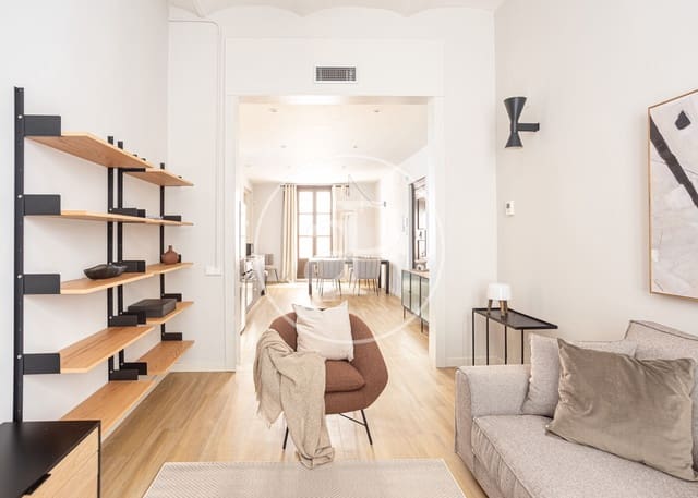 2 soveværelse Lejlighed til leje i El Barri Gòtic, Barcelona by - € 3.250 (Ref: 8880078)