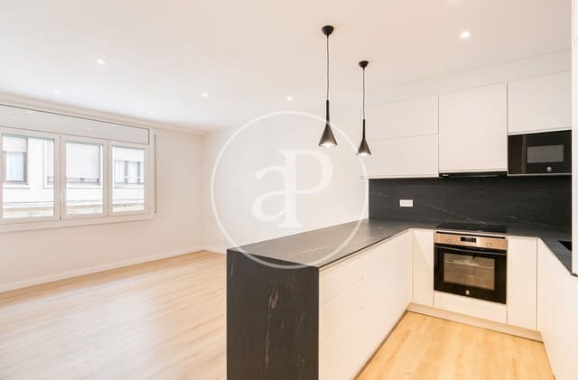 4 bedroom Apartment for sale in El Putxet i El Farró, Barcelona city - € 659,000 (Ref: 8884308)