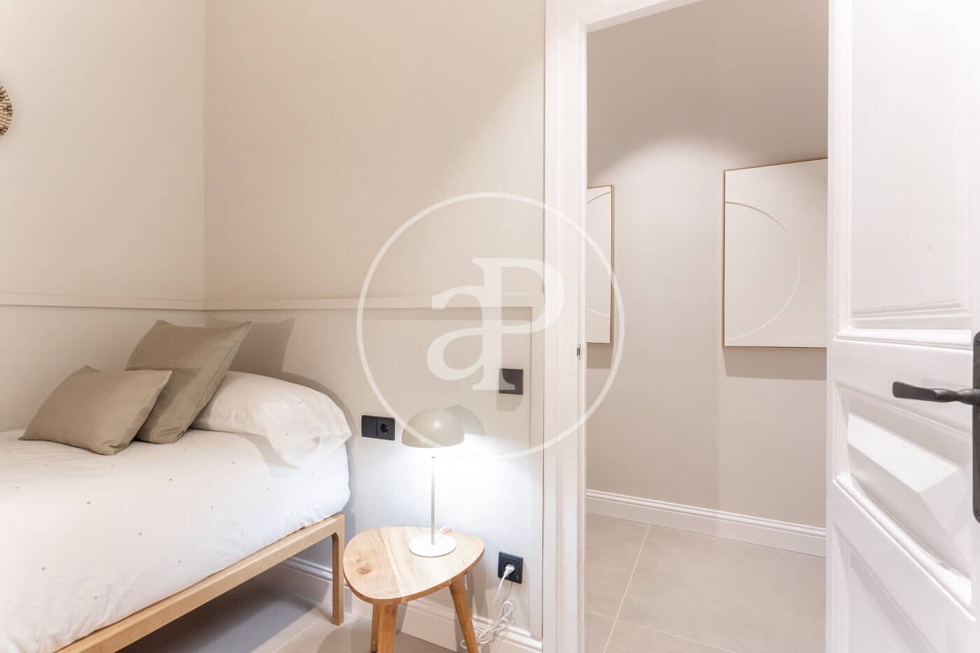 4 quarto Apartamento para arrendar em Barcelona cidade - 7 835 € (Ref: 8886231)