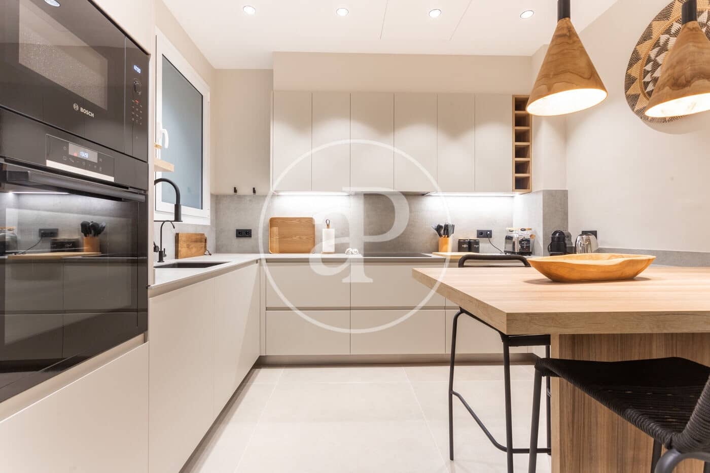 4 quarto Apartamento para arrendar em Barcelona cidade - 7 835 € (Ref: 8886231)