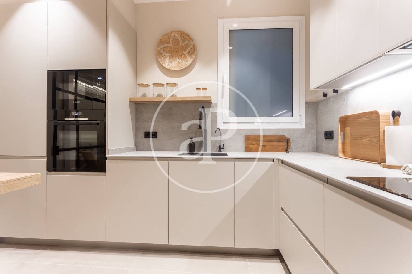 4 quarto Apartamento para arrendar em Barcelona cidade - 7 835 € (Ref: 8886231)