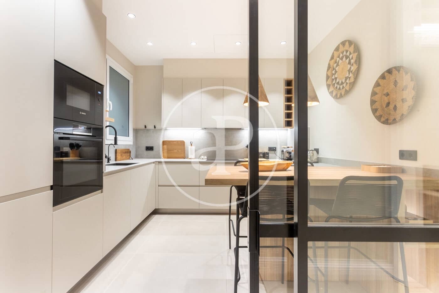 4 quarto Apartamento para arrendar em Barcelona cidade - 7 835 € (Ref: 8886231)