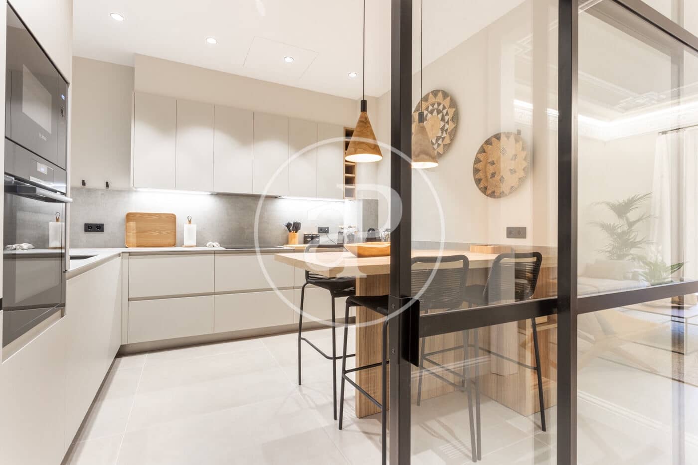 4 quarto Apartamento para arrendar em Barcelona cidade - 7 835 € (Ref: 8886231)