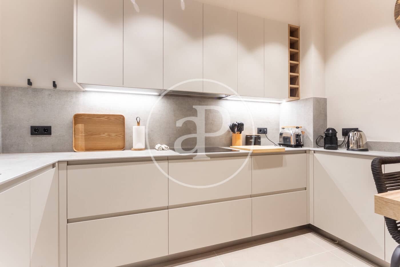 4 quarto Apartamento para arrendar em Barcelona cidade - 7 835 € (Ref: 8886231)
