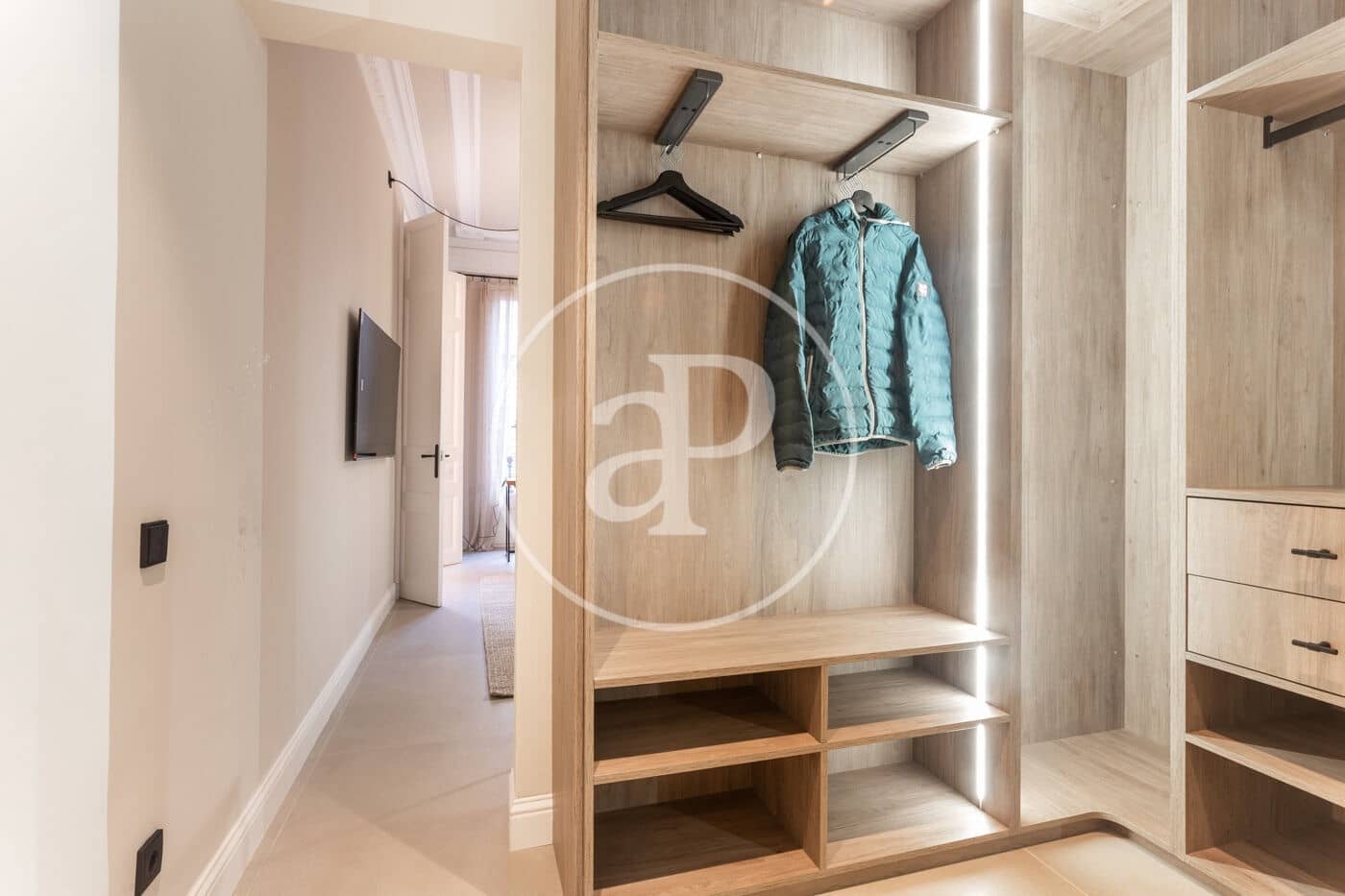 4 quarto Apartamento para arrendar em Barcelona cidade - 7 835 € (Ref: 8886231)