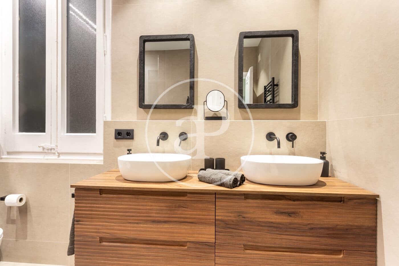 4 quarto Apartamento para arrendar em Barcelona cidade - 7 835 € (Ref: 8886231)