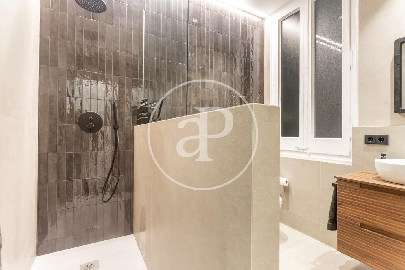 4 quarto Apartamento para arrendar em Barcelona cidade - 7 835 € (Ref: 8886231)