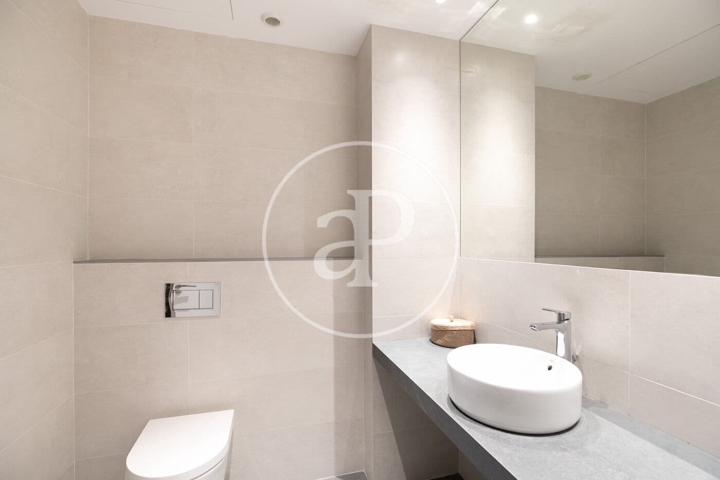 3 slaapkamer Appartement te huur in Barcelona stad - € 3.100 (Ref: 8888591)