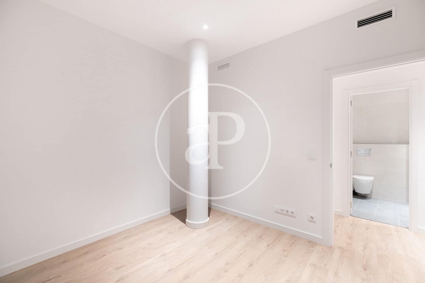 3 slaapkamer Appartement te huur in Barcelona stad - € 3.100 (Ref: 8888591)
